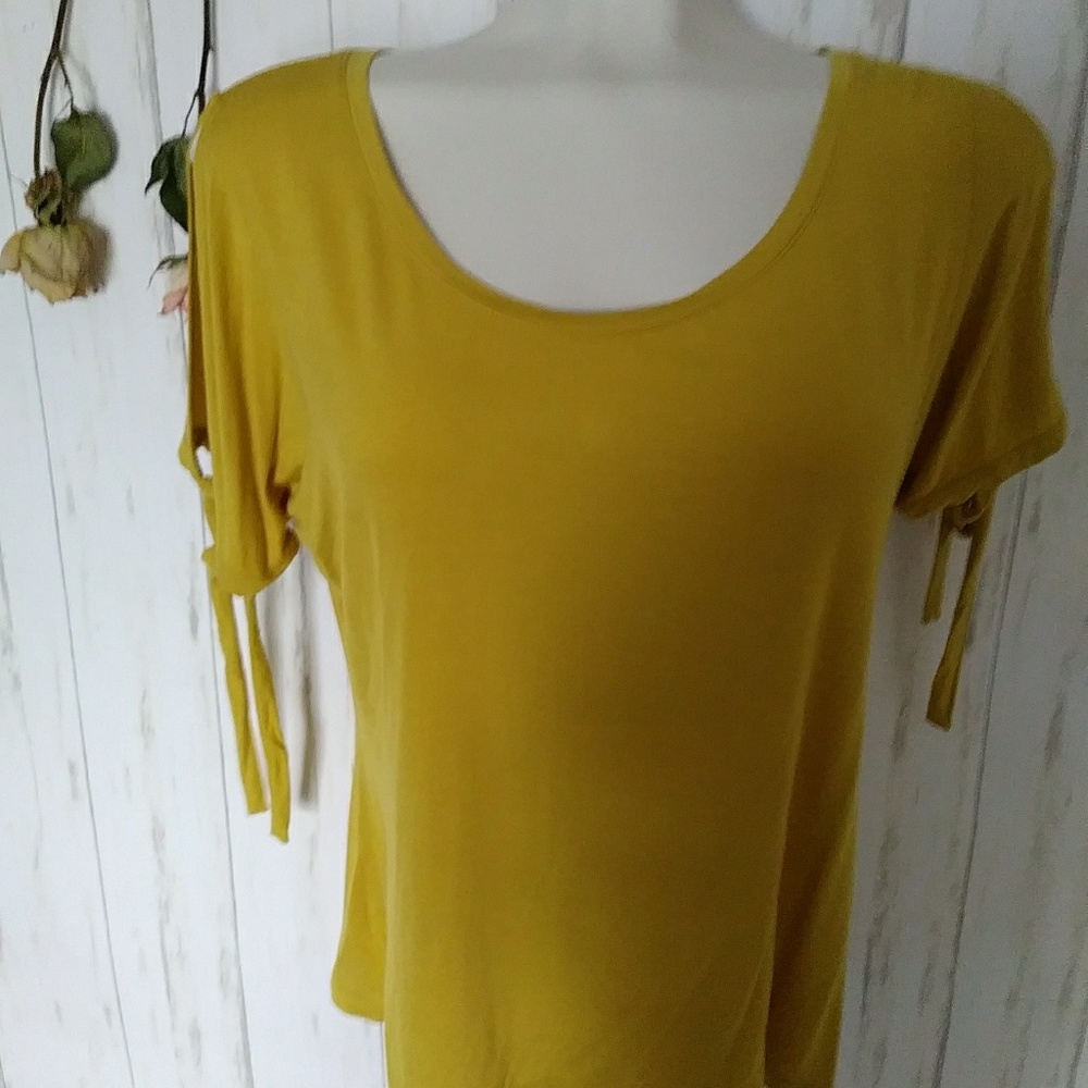 NWOT SOHO Cold Shoulder Mustard Tee with Ties